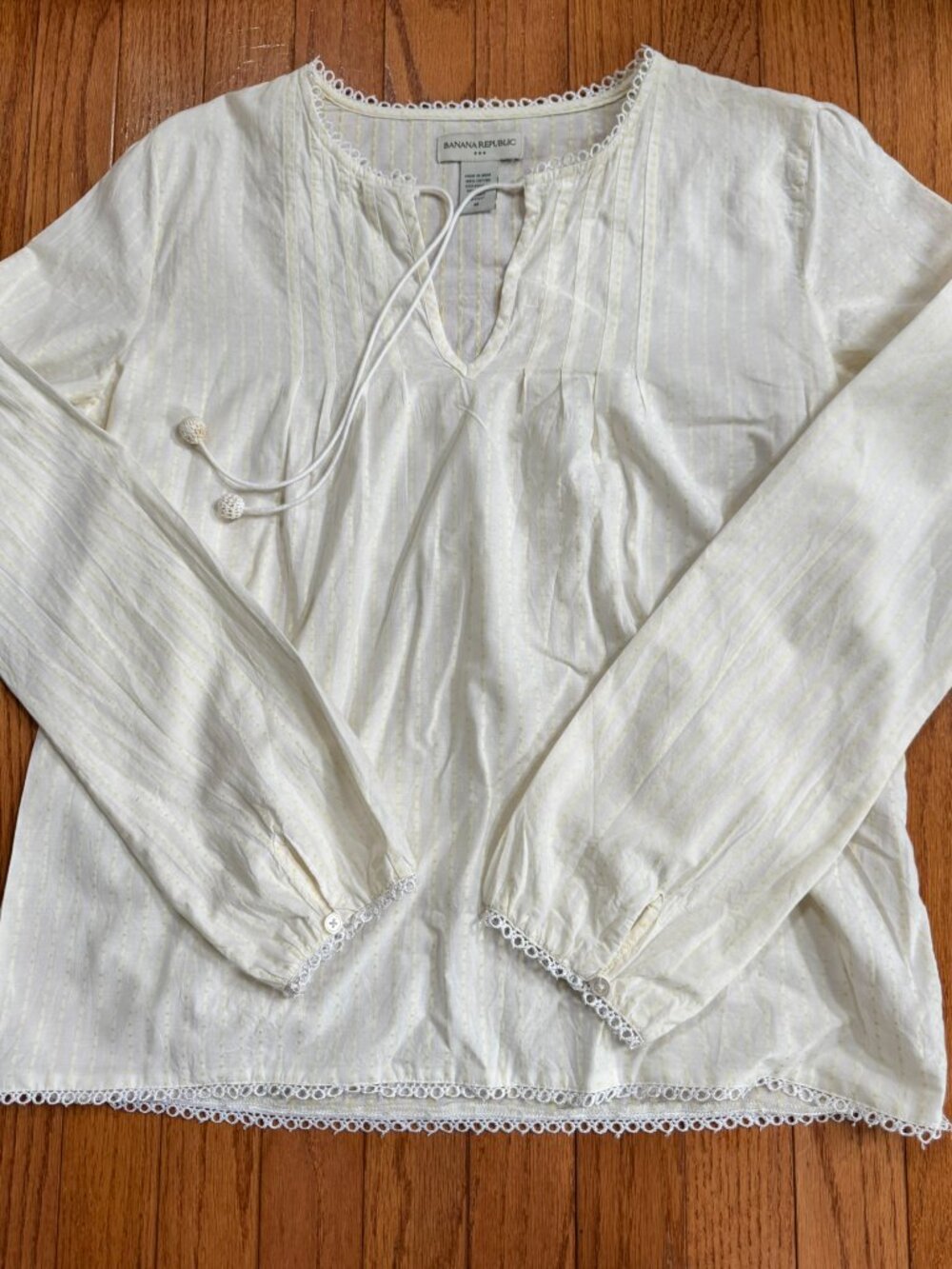 Banana Republic Embroidered Top – White/Yellow Minimalist M